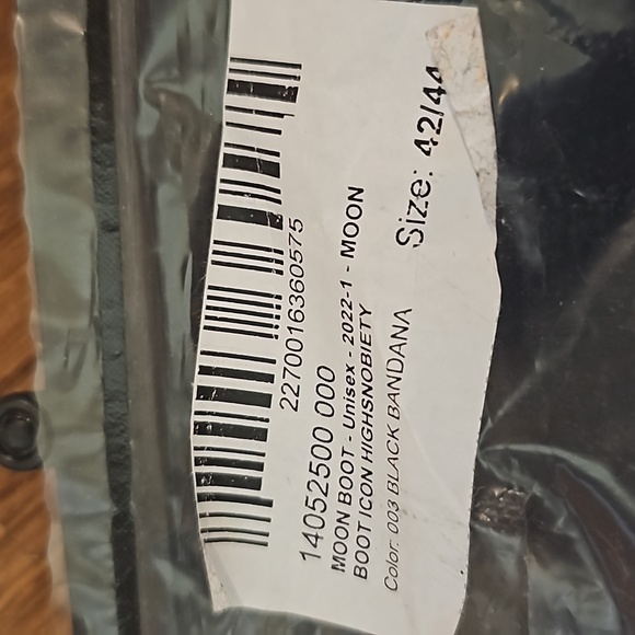 MoonBoot X Highsnobiety Icon BLACK Bandana Size 10 Mens DeadStock - Picture 4 of 5